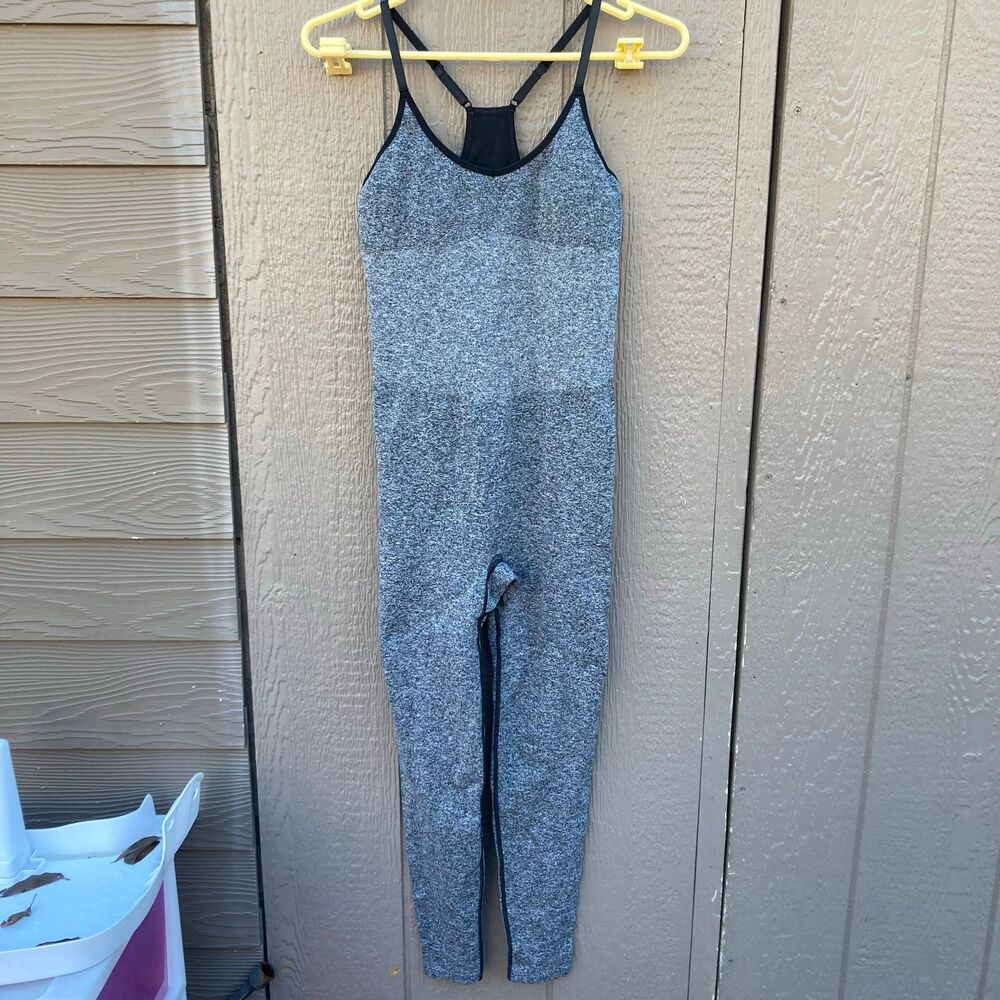 PINK Active Seamless Workout Jumpsuit Women’s Small Gray One Piece Athletic Outf - Picture 2 of 3